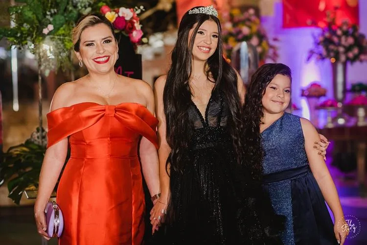 Taciane Pires realiza festa de 15 anos da filha Maria Isadora