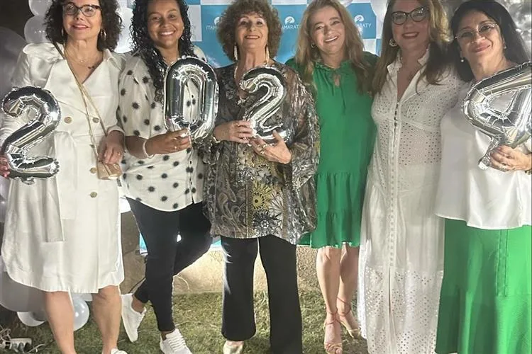 Luiziane Cavalcante e Cristiane Araújo comandam animada confraternização