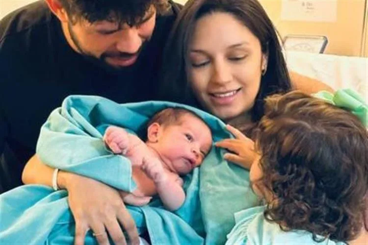 Nasce Theo para alegria dos papais, Tainah Cavalcante e Kleryston