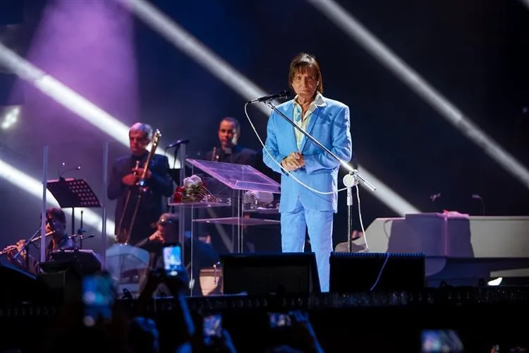 Roberto Carlos abre oficialmente os festejos de Réveillon de Fortaleza