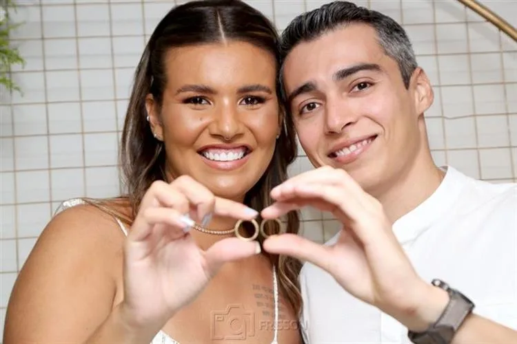 Samila Almeida e Leonan Vasconcelos oficializam noivado