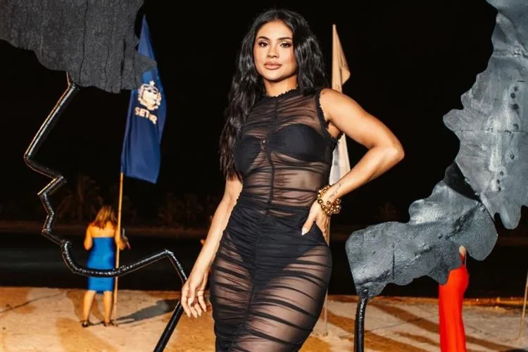 Mileide Mihaile causa frisson no Réveillon Celebration, em Maceió