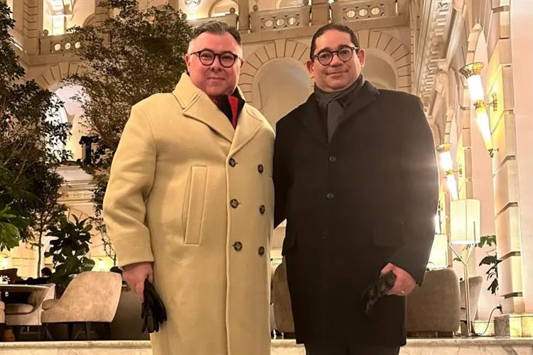 André Monte e Alexandre Pitta celebram o final de ano em Viena e curtem férias em Paris