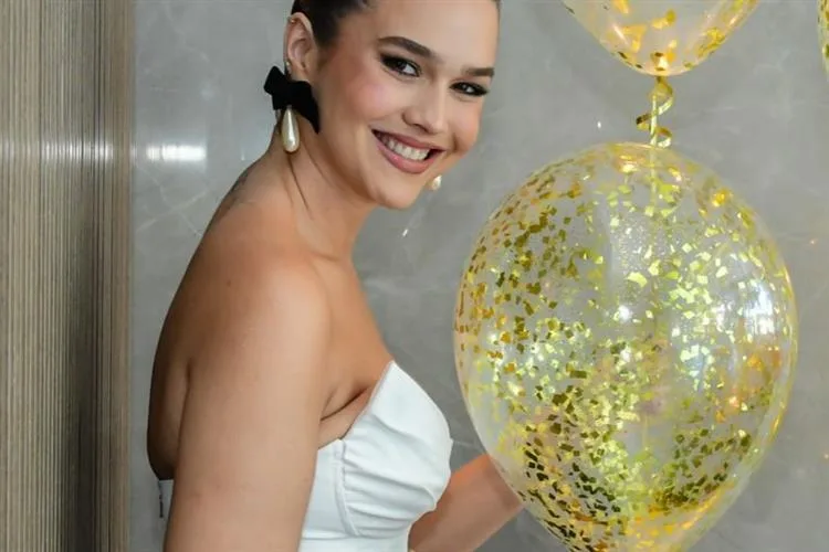 Gabriela Aristides celebra B-Day cercada dos mais queridos