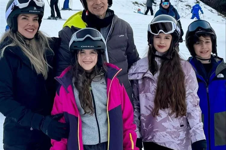 Renata e Marcelo Pinheiro aproveitam férias com a família no Canadá