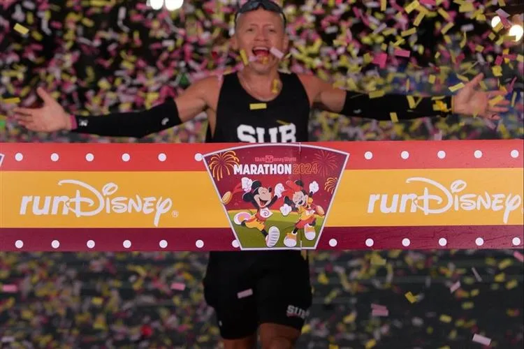 Cearenses Vanilson Neves e Daniel Carneiro causam frisson entre os vencedores da maratona da Disney