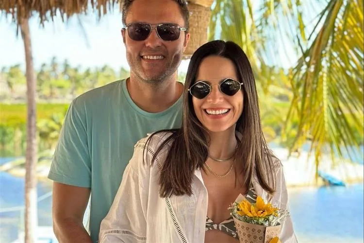Luciana Aragão assopra velinhas em Icaraizinho de Amontada