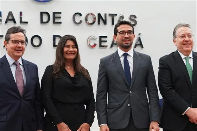 Rholden Queiroz é empossado na Presidência do TCE para o biênio 2024-2025