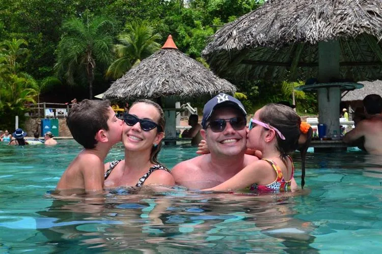 Marianna Thiers e Bruno Cals curtem férias com a família em Rio Quente