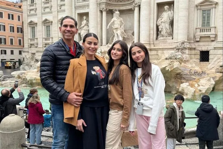 Mariana Pimenta e Reimilson Cruz em temporada de férias pela Europa com as filhas