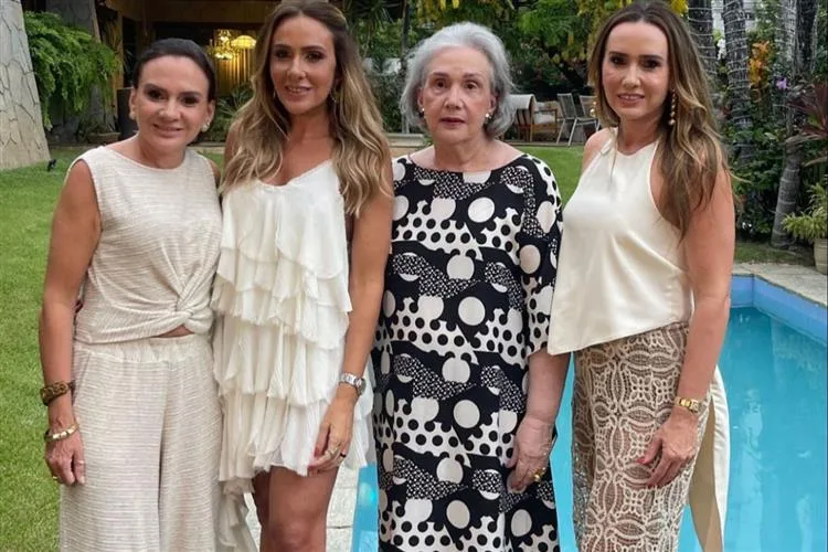 Renata Oliveira reúne familiares e amigos em b-day repleto de frisson