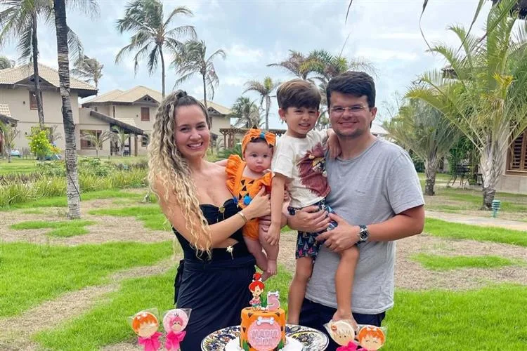 Hanna e Thiago Joca celebram os cinco meses da filha Maria Rita