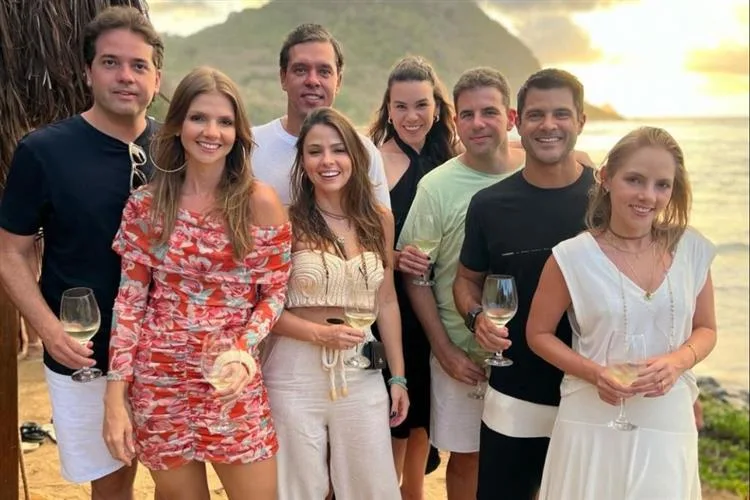 Fernando de Noronha como destino de férias de animada turma cearense
