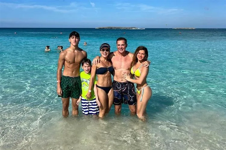 Camila e Paulo Vieira causam frisson nas Bahamas