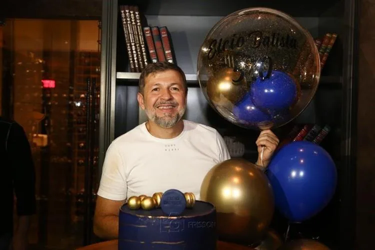 Vice-prefeito de Fortaleza, Élcio Batista festeja suas cinco décadas com muito frisson