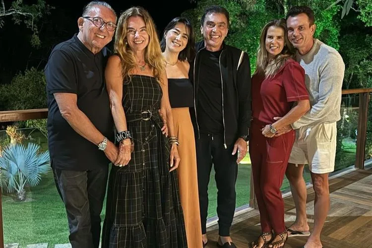 Mary e Idezio Rolim recebem Desiree e Galvão Bueno em endereço de Guaramiranga