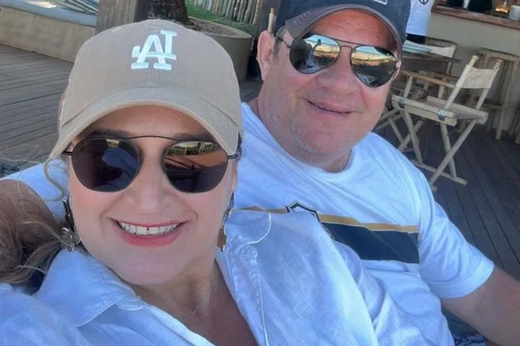 Karina Bezerra e Adriano Assunção brindam seu amor e união em Pipa