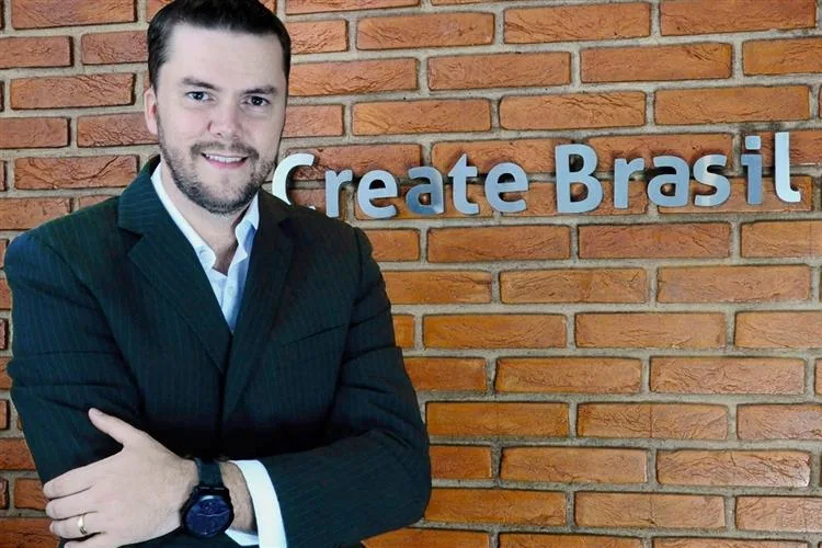 Marketing digital além das fronteiras: Ednelson Teresa leva expertise brasileira para os EUA