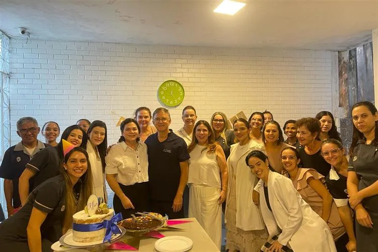 Haim Erel é surpreendido com happy birthday em sua Clínica Essence