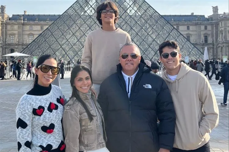 Synara e Cláudio Leal seguem de férias com os filhos na França