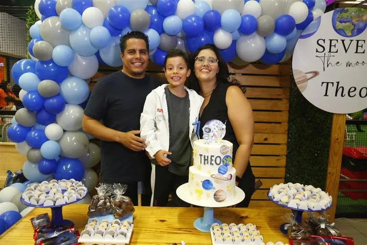 Morr e Lina Eleutério comemoram os sete anos do filho, Theo