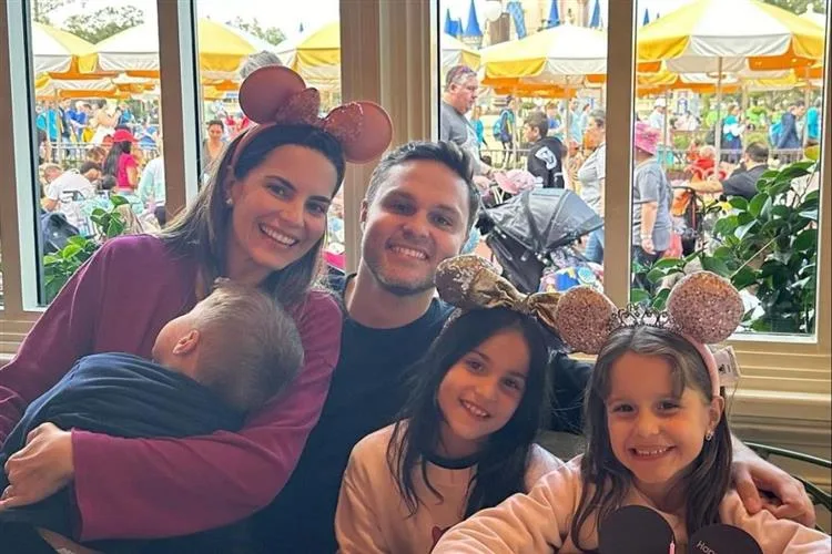 Luciana e Fred Olavo Aragão festejam os sete anos da filha Luísa na Disney