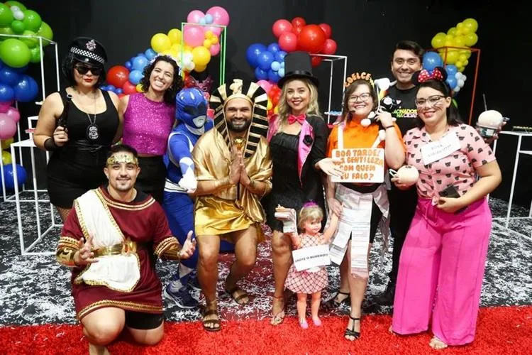 Grupo Cidade reúne sua equipe em animado bloquinho de pré-carnaval