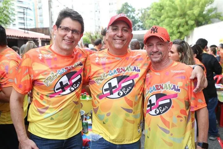 Pré-carnaval do Mais ou Menos Bar agita Badudé