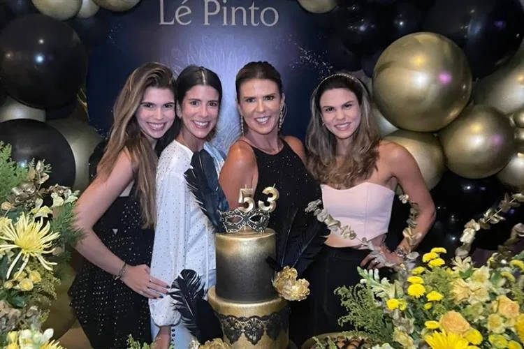Alexandra Pinto comemora nova idade com muito frisson
