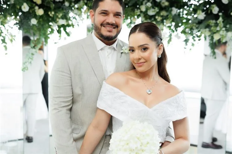 Luiza Gazzineo e Felipe Cabral tornam-se marido e mulher pela lei dos homens