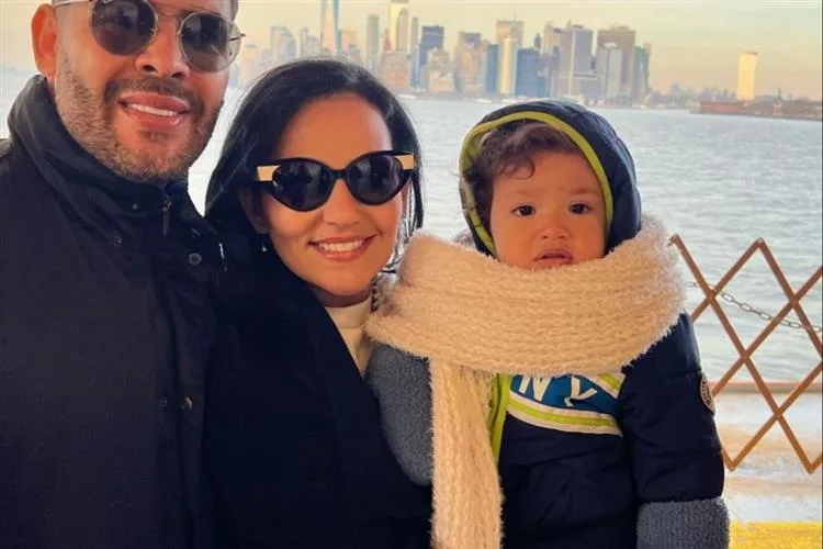 Luciana Ribeiro e Thiago Camelo curtem Nova York com o filho, Lael