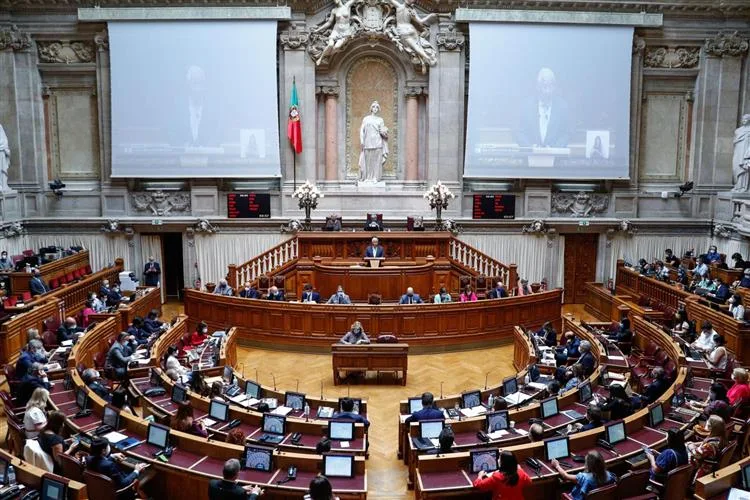 Após dissolução do parlamento, eleições em Portugal acontecem em março
