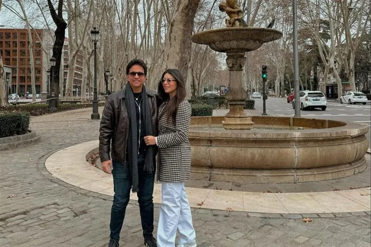 Panta Neto surpreende a namorada Janine Novais com pedido de casamento