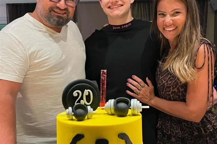 Vanessa e Mário Queirós festejam os 20 anos do primogênito, Pedro