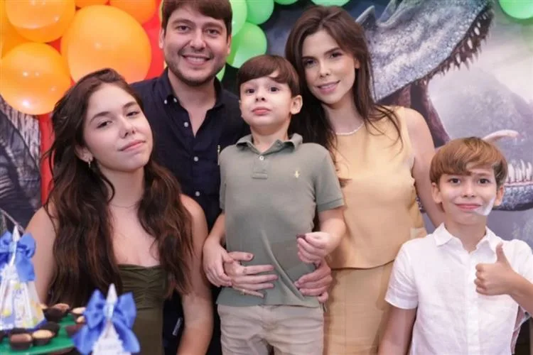 Milena Munhoz e Rosalvo Carneiro festejam os cinco anos do filho, Luca