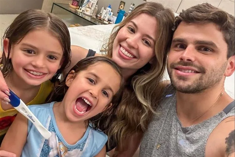 Isabela Franklin e Ivan Bezerra Neto celebram o terceiro aviso da cegonha