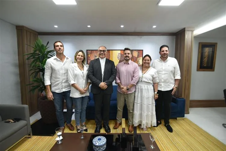 Arcebispo de Fortaleza, Dom Gregório visita os estúdios do Grupo Cidade de Comunicação