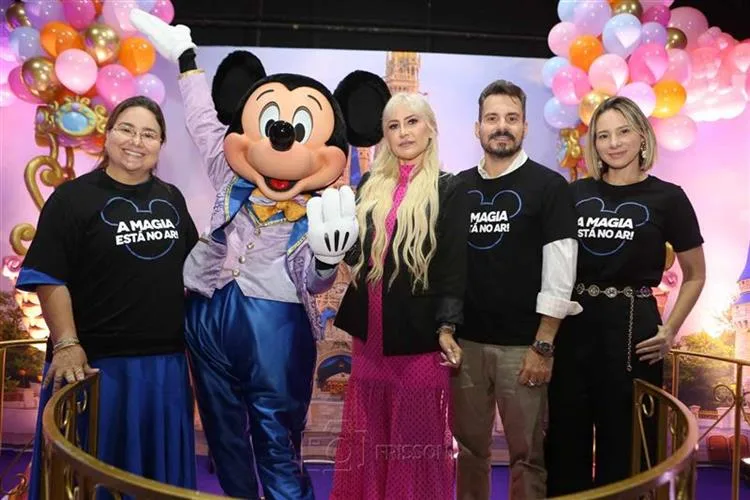 Mickey aterrissa no Grupo Cidade para o start do Padrão Disney na empresa