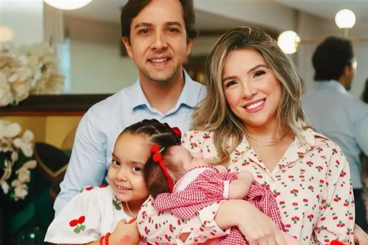 Lina Ponte e Diego Kaur celebram os dois meses da filha Helena