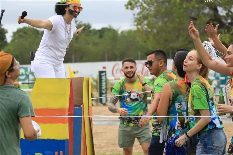 Laura Cantídio homenageia Bell Marques e causa frisson em evento do Sítio Siel Camará