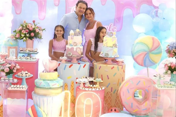 Layla e Guilherme Fujita Neto festejam os 10 anos das filhas Nicole e Liz