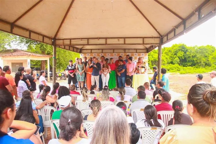 Grupo norte-americano e Prefeitura de Camocim iniciam obras poliesportivas na praia de Tatajuba