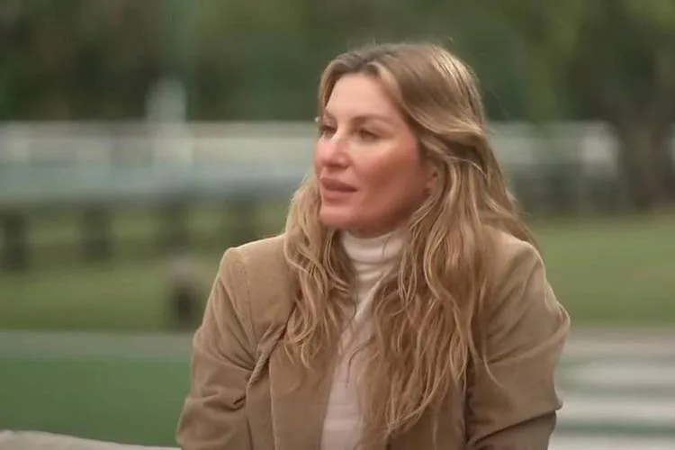 Gisele Bündchen se emociona ao falar sobre o divórcio