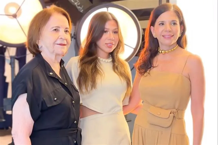 Lenita reúne clientes em ação de Dia da Mulher