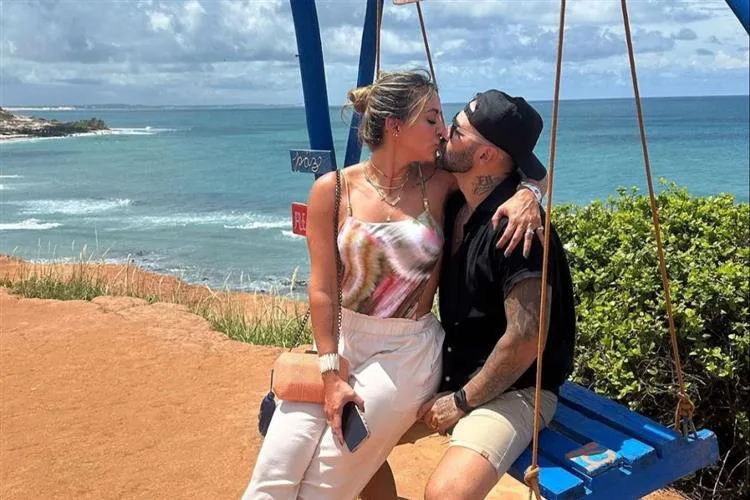 Carolina Oliveira e Felipão curtem dias de lazer e descanso em Pipa