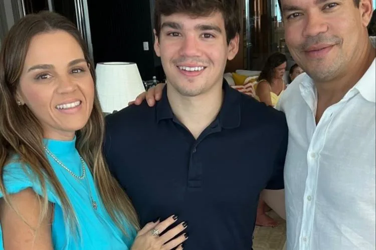 Katarine e Kaká Queirós comemoram aniversário do filho Kadu