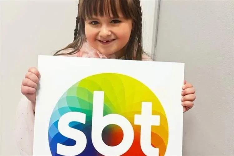 Juju Teófilo assina com SBT para a novela "A Caverna Encantada"