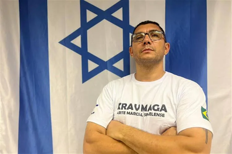 Policial que dedica a vida ao ensino do Krav Maga, treinando mulheres em situação de vulnerabilidade