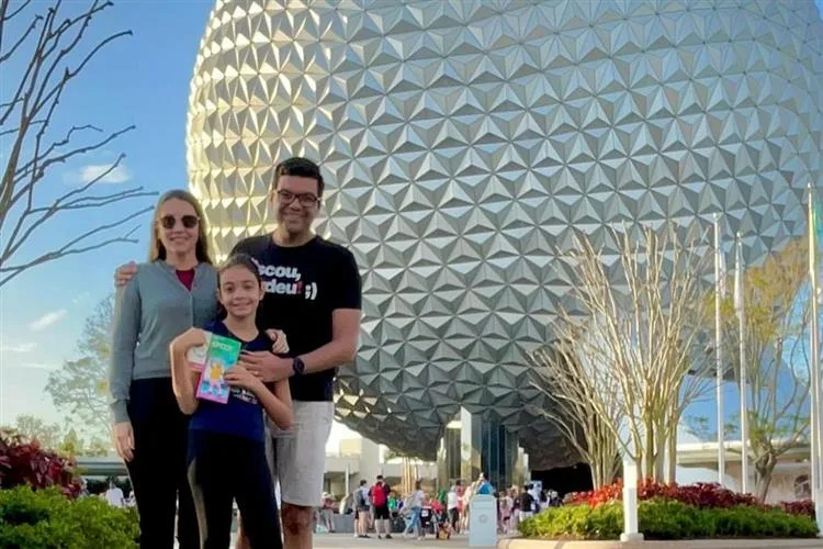 Após sucesso estrondoso na TV Cidade, Luiz Esteves curte temporada de férias nos Estados Unidos