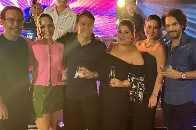 Paulo Vale brinda seus 50 anos junto a amigos e familiares com show de Solange Almeida